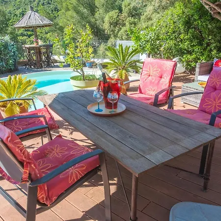 Апартаменты Le Patio Avec Piscine